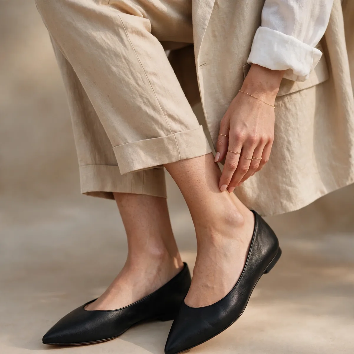 Pointed ballet flats with cropped trousers
